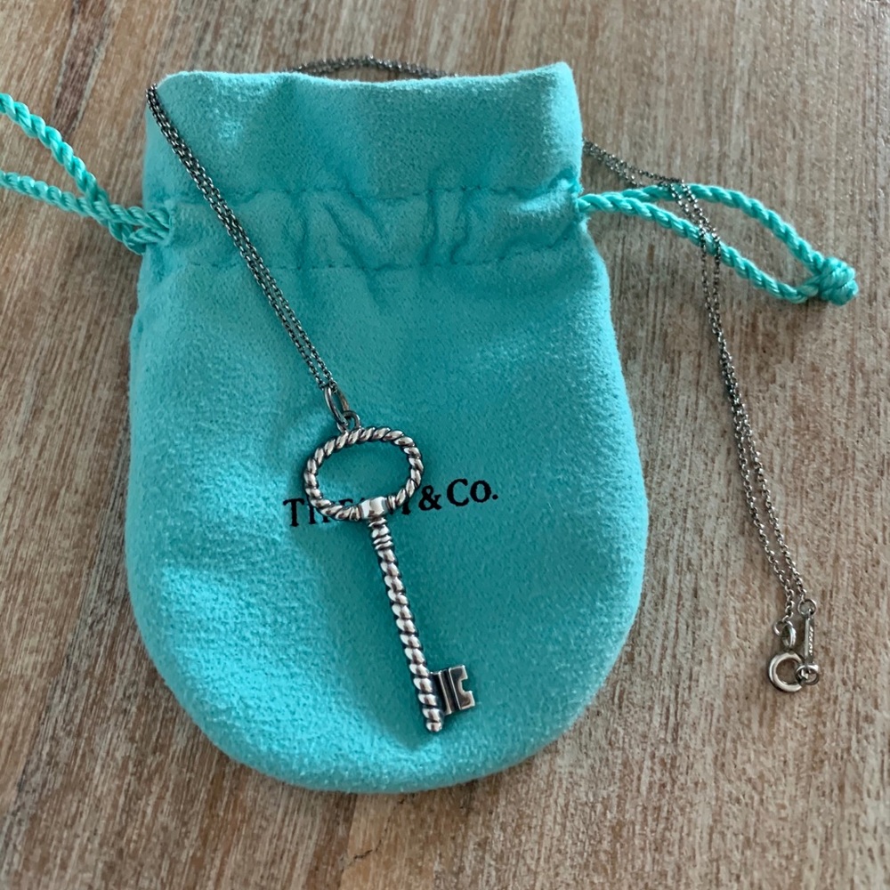 Tiffany & Co Twist Oval Key Pendant